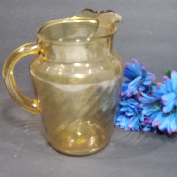 Vintage Amber Gold Yellow Pressed Swirl Glass Large Pitcher With Ice Lip EUC - Picture 13 of 15